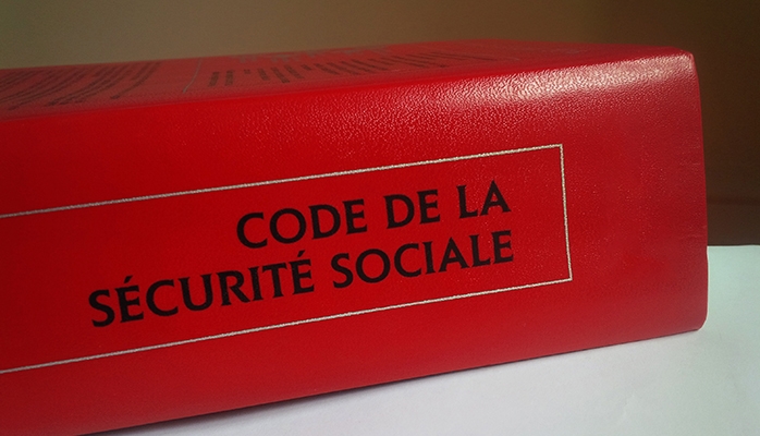 Le bénéficiaire de l'allocation aux adultes handicapés (AAH) est tenu de rembourser le trop-perçu en cas d'erreur de l'organisme débiteur malgré sa bonne foi et sa situation financière